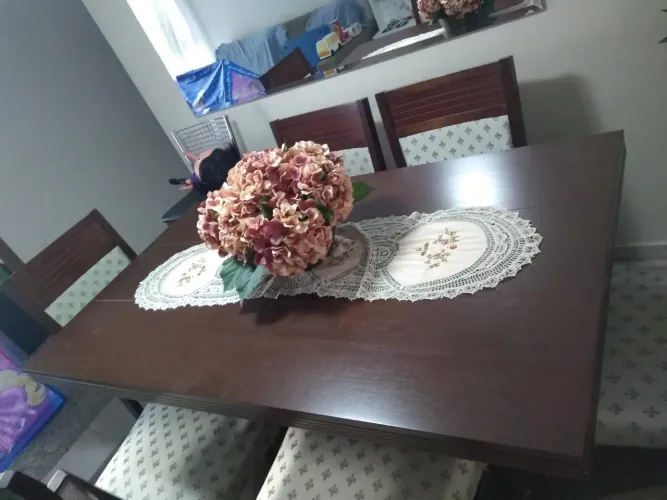Mesa de Jantar + 6 Cadeiras