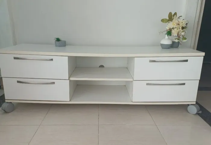 Rack TOK STOK Madeira pura c/roldanas semi novo