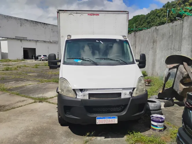 Iveco Daily 70C17 2013 Baú Facchini - Diesel - Revisada