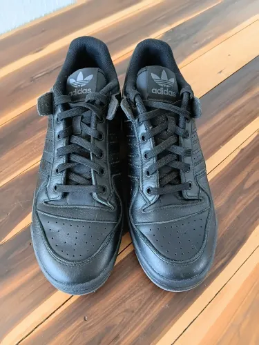 Adidas forum low cl triple black 