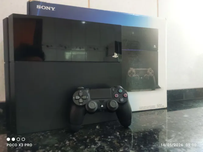 Playstation 4 na caixa, estado de novo 