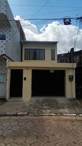 EXCELENTE CASA 2 PAVIMENTOS