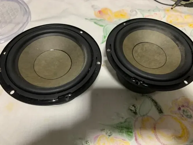 Par de Alto-falantes 6 polegadas 8 ohms - com defeito - Precisa recondicionar