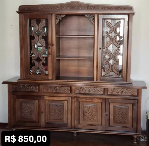 ? Raridade! Cristaleira em Madeira Maciça - Estado Impecáv