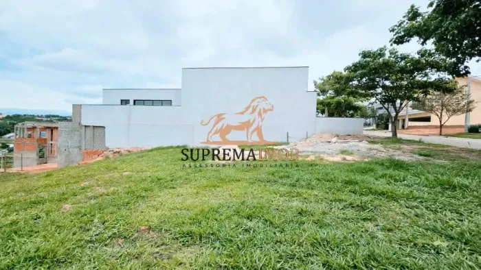 Terreno com 300 m² para venda no Condomínio Julia Martinez