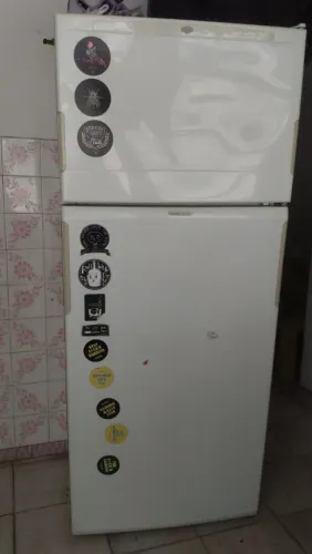 Geladeira Brastemp modelo antigo em bom estado e funcionando perfeitamente 