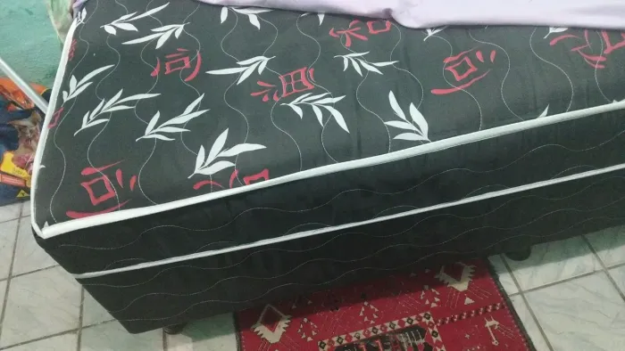 Cama solteiro novinha