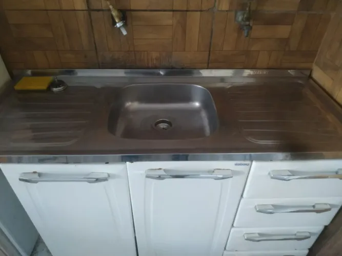 Pia de inox, porta pano, portas, gavetas