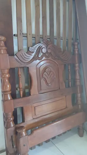 Cama de solteiro madeira guatapara , bom estado de conservação 35 anos, vendo