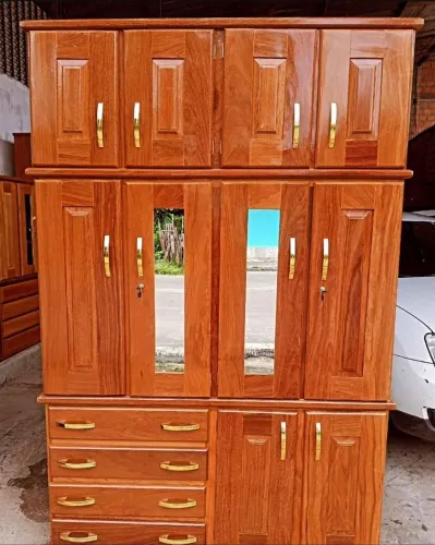 Guarda roupa de casal - modelo todo de madeira 4 portas madeira maciça Novo!
