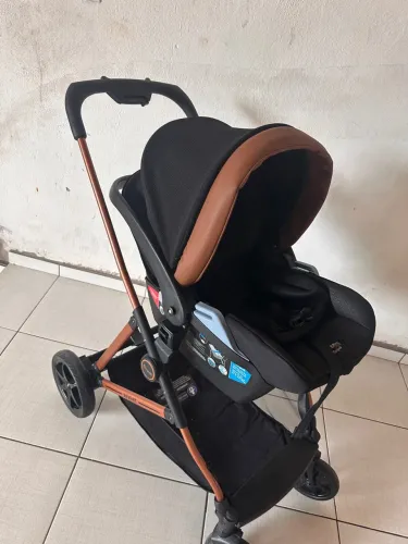 Carrinho de bebê seminovo 