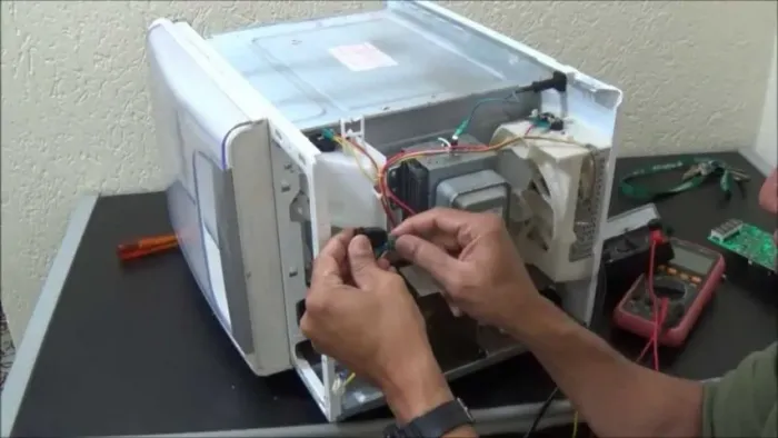 Consertamos microondas e forno elétrico!