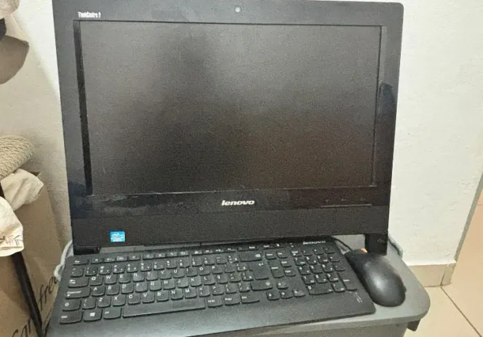 Pc monitor junto com teclado e mouse