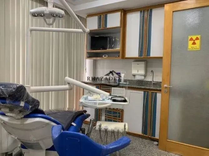 Sala comercial com consultório dentário (porteira fechada) no Centro de Niterói.