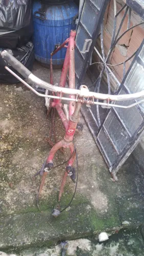 Quadro de bicicleta grande no estado que tá nas fotos