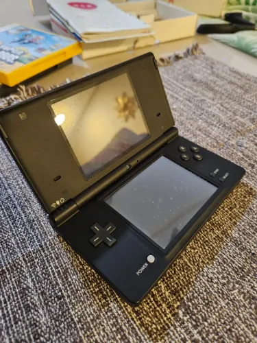 Nintendo DSi Preto - Japonês - 2 Jogos