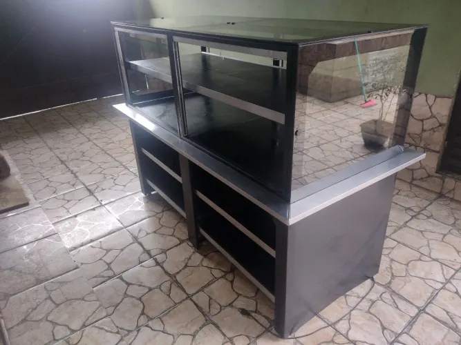 Vitrine para padaria e outros comércio com mesa tentação 