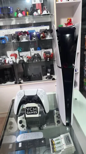 PS5 Slim, Seminovo, Garantia, aceito seu usado de entrada e cartoes ate 18x