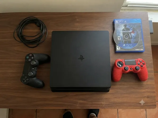 Ps4 slim, 500gb, versão americano 2015A,  2 controles, 1 jogo.
