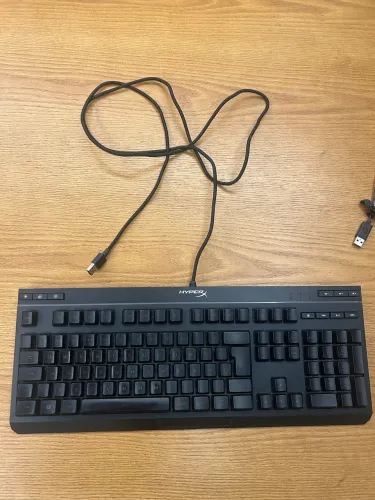Teclado gamer HyperX Alloy Core RGB Semimecânico