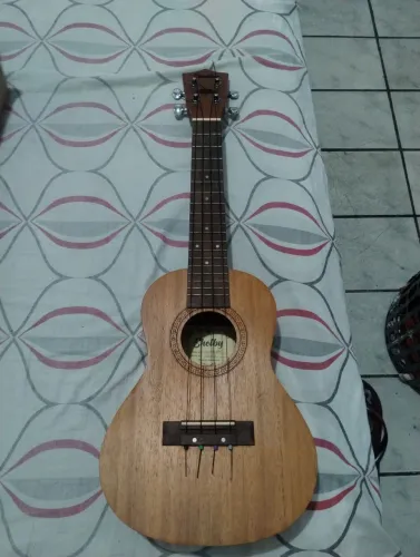 Instrumento Ukulele em ótimo estado