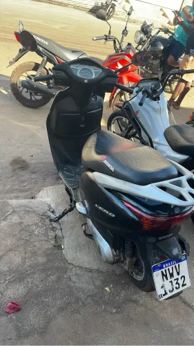 Vendo lead Honda 110 cc em dias 