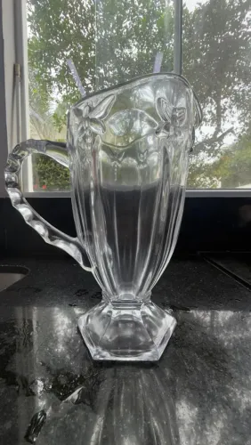 CONJUNTO DE TAÇAS E JARRA DE SUCO