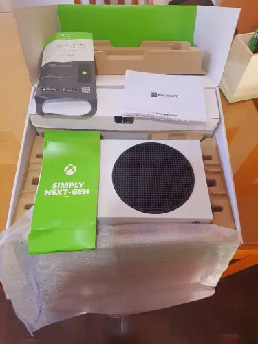 X box series S semi novo (vai rodar o GTA6)