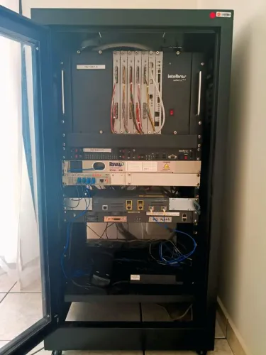 VENDE-SE RACK COMPLETO PARA EMPRESA - EQUIPAMENTOS DE REDE E TELEFONIA