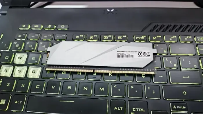Memória RAM HIKVISION 8GB 3000MHz
