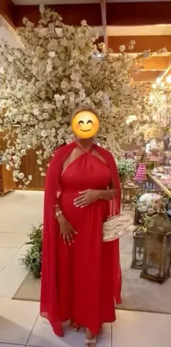 Vestido vermelho com capa