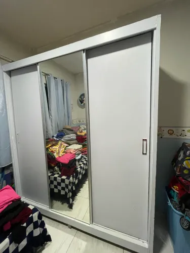 Vendo guarda roupa ! Usado ! Em bom estado , entrega e montagem grátis
