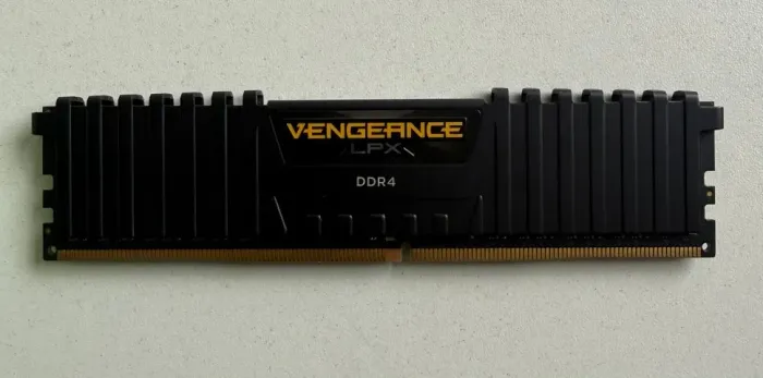 MEMORIA CORSAIR 8GB 3600 MHZ
