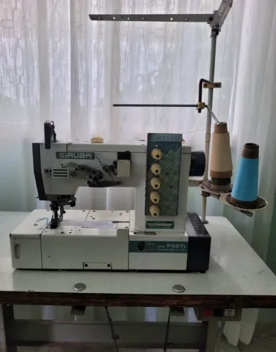 Máquina Colarete industrial Siruba 5 fios e 3 agulhas