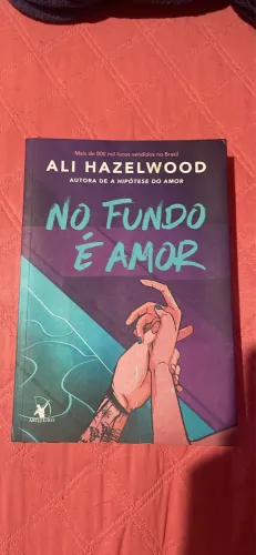 Livro no fundo é amor