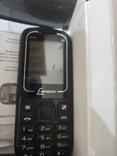 Celular básico Ideal para Idosos- Lenoxx CX904A- Modelo de barra com teclado físico.