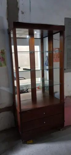 CRISTALEIRA EM PERFEITO ESTADO