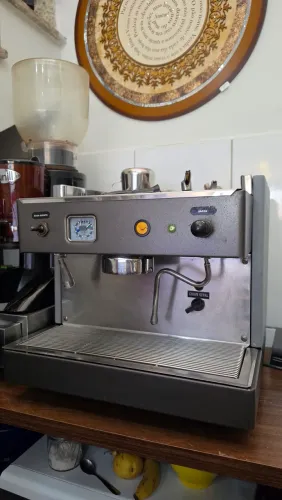 Cafeteira Expresso Profissional Vintage - Robusta, Potente e em Perfeito Funcionamento