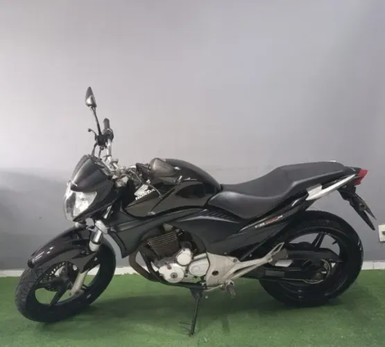 Honda - Cb 300R - Ano 2010.