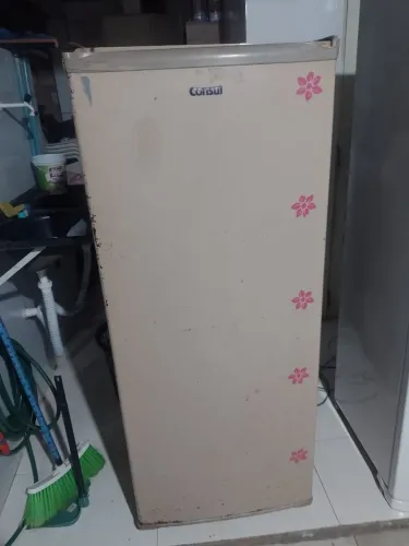 GELADEIRA CONSUL USADA QUEBRA GALHO PORÉM GELANDO PERFEITAMENTE LIGAÇÃO OU WHATSAPP