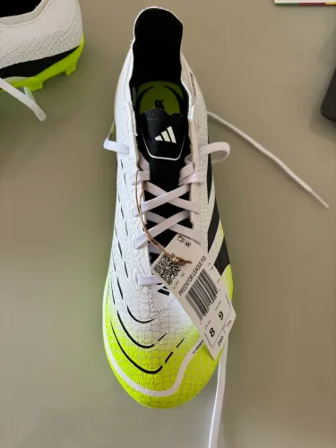 Chuteira Adidas Predator League FG.