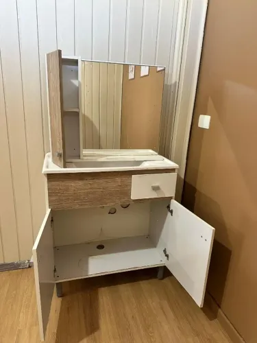 Oportunidade! Gabinete para Banheiro com Cuba e Espelho - Apenas R$ 250