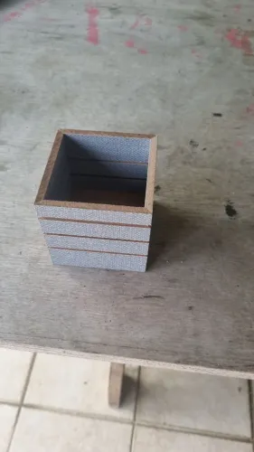 Caixas para armazenar objetos.