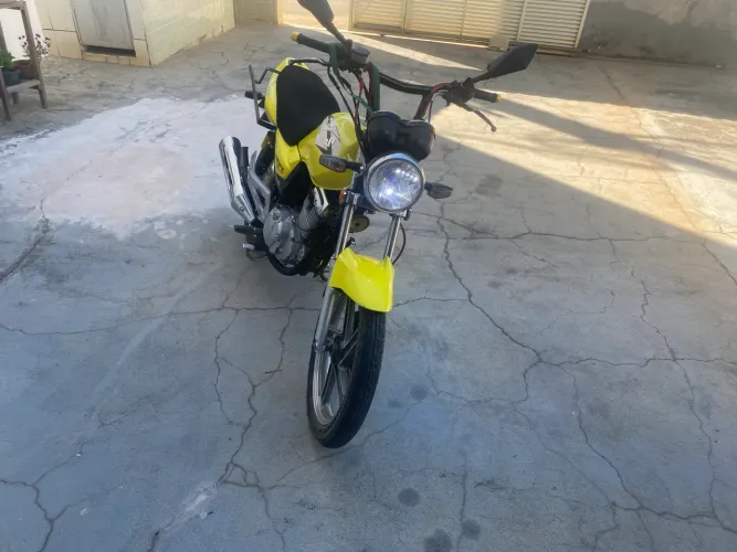 Suzuki gsr150 partida 2015 