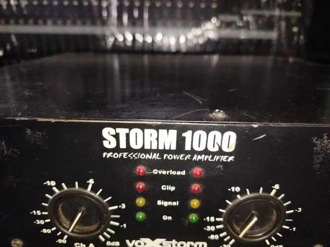(POTÊNCIA PROFISSIONAL VOXSTORM MODELO STORM-1000 TURBO-VENTILADA)