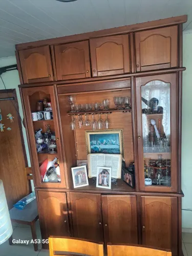 Estante de madeira
