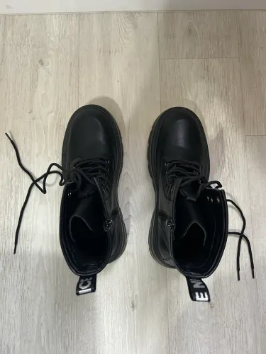 Vendo botas pretas NICE
