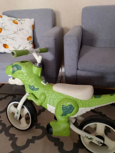 Bicicleta equilíbrio Dinosauro 2 a 5 anos (acende luz e tem son)