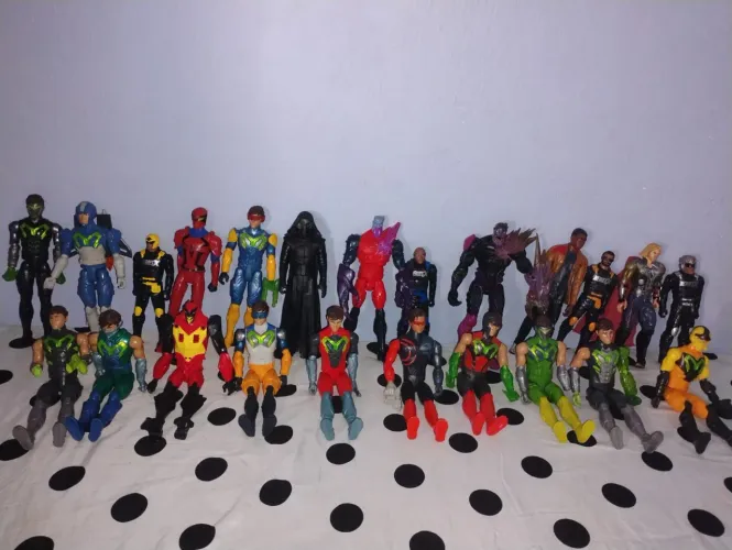 Bonecos semi novos. A partir de R$ 10,00