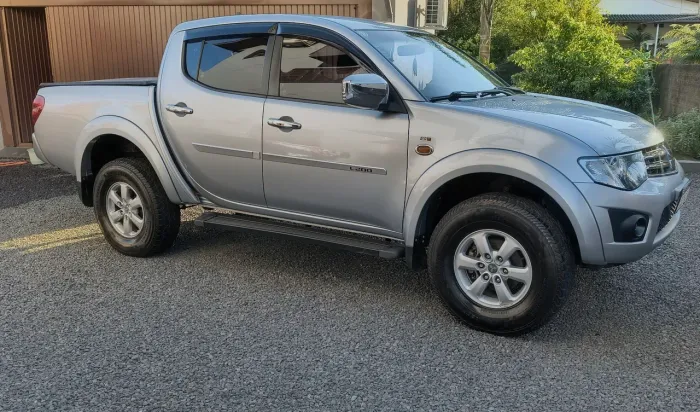 Mitsubishi L200 Triton HLS 2.4 Flex 16V CD Mec. 2016